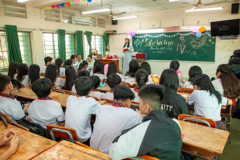 Phòng học sáng sủa